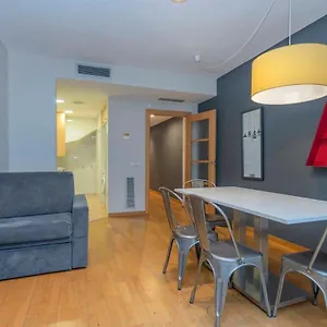 https://modern-and-bright-duplex-apartment-in-eixample-4-3.catalonia-hotels.com